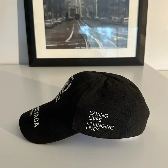 Balenciaga cap.
No fade.
Found it on resale.
No dust bag or receipt. - Picture 4 of 7